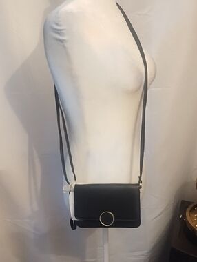 Classic Black Crossbody Shoulder Bag with Gold Ring